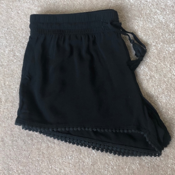 Old Navy Black Fabric Shorts - Picture 2 of 4